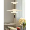 Ciekawe perspektywiczne ujęcie Designerskiej Lampy Wiszącej Plater Czarna Nowoczesna Premium. Ekspozycja w salonie od Primavera Home.