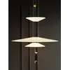 Ujęcie Designerskiej Lampy Wiszącej Plater Czarna Nowoczesna Premium w nowoczesnej kuchni. Ekspozycja w salonie od Primavera Home.