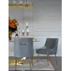 Cztery designerskie krzesła tapicerowane z kołatkami w pełnym zestawie, dostępne w ofercie Primavera Home.