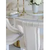 Perspektywa krzesła PALACE Glamour z boku, który podkreśla jego design. Meble na zamówienie od Primavera Home.