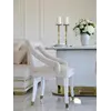 Krzesło PALACE Glamour w zestawie z innymi meblami. Ekspozycja w salonie od Primavera Home.