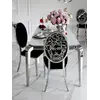 Ujęcie krzesła w ustawionym wnętrzu eleganckiego biura, ekskluzywne krzesło do jadalni, glamour, nowoczesne, stalowe czarny, srebrny MEDUSA. Meble na zamówienie od Primavera Home.