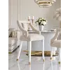Zbliżenie na tkaninę hokera Glamour PALACE Beżowy Biały. Aranżacja nowoczesnego wnętrza od Primavera Home.