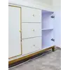 Zbliżenie na nogi komody. Komoda lakierowana LORENZO glamour drewniana biała złota od Primavera Home.