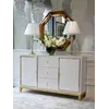 Zbliżenie na złote akcenty komody. Komoda lakierowana LORENZO glamour drewniana biała złota od Primavera Home.