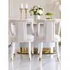 Zbliżenie na aksamitną tkaninę krzesła PALACE Glamour. Detal wykończenia od Primavera Home.