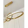 Lampa Złota Nowoczesna Nad Stół w aranżacji w salonie, nadająca przestrzeni elegancji. Ekspozycja w salonie od Primavera Home.