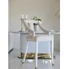 Hoker Glamour PALACE Beżowy Biały, detal nóżek w odcieniu białym. Detal wykończenia od Primavera Home.