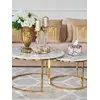 Stolik kawowy okrągły glamour, złoty, biały marmur MARCO GOLD w nowoczesnym wnętrzu. Ekspozycja w salonie z minimalistycznym podejściem od Primavera Home.