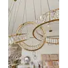Żyrandol CRYSTAL 5 Złoty w aranżacji nowoczesnego wnętrza. Ekspozycja w salonie od Primavera Home.