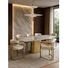 Stylowy kontrast Żyrandola Plater w ciemnym wnętrzu. Oświetlenie na zamówienie od Primavera Home.