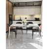 Stylowa aranżacja w salonie z designerskim stołem glamour ze szklanym blatem, stalowym, nowoczesnym, srebrnym ELITE, oferującym elegancję dzięki Primavera Home.