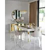 Ekskluzywne krzesło do jadalni, pikowane, z kołatką, glamour, nowojorskie, drewniany stelaż, nowoczesne, złote PRINCE umieszczone w jasnym wnętrzu. Styl od Primavera Home.