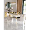 Ekskluzywne krzesło do jadalni, pikowane, z kołatką, glamour, nowojorskie, drewniany stelaż, nowoczesne, złote PRINCE w aranżacji w salonie. Idealne meble na zamówienie od Primavera Home.
