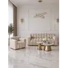 Fotel LONDON Beżowy widziany od tyłu. Ekspozycja w salonie od Primavera Home.