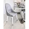 Krzesło srebrne szare tapicerowane glamour w aranżacji nowoczesnego wnętrza, idealne do jadalni od Primavera Home.