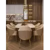 Elegancka stylizacja krzesła w nowoczesnym otoczeniu. Ekspozycja w salonie od Primavera Home.