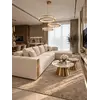 Sofa przedstawiona w widoku diagonalnym, podkreślającym jej design. Ekspozycja w salonie od Primavera Home.