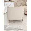 Perspektywa na Nowoczesny wygodny fotel luksusowy do salonu z podnóżkiem MODERN w przestronnej aranżacji. Detal wykończenia od Primavera Home.