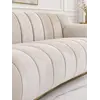 Perspektywa sofy LONDON Beżowej w eleganckim wnętrzu. Detal wykończenia od Primavera Home.