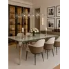 Designerski stół glamour ze szklanym blatem, stalowy, nowoczesny, srebrny ELITE w jasnym wnętrzu, które podkreśla jego elegancję, dostępny w Primavera Home.