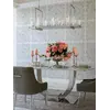 Stół Nowoczesny Glamour z marmurowym blatem w strefie jadalnej nowoczesnego apartamentu. Ekspozycja w salonie od Primavera Home.