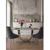 Zbliżenie na detal konstrukcji stalowej w Stole Nowoczesnym Glamour z marmurowym blatem. Meble na zamówienie od Primavera Home.