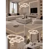 Żyrandol ICE XL Srebrny w aranżacji nowoczesnego salonu. Stylowe oświetlenie od Primavera Home dla przestronnych wnętrz.