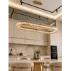 Żyrandol w jasnym wnętrzu, tworzący przytulną atmosferę w trakcie dnia. Lampa ECLIPSE od Primavera Home.