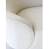 Sofa Beżowa Glamour Aksamitna FLORENCE Złote Nogi jako punkt centralny w nowoczesnym wnętrzu od Primavera Home.