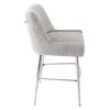 Nowoczesny hoker glamour w tkaninie velvet szary srebrny PALOMA w jasnym wnętrzu. Ekspozycja w salonie od Primavera Home.