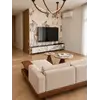 Nowoczesna sofa do salonu luksusowa 3 osobowa NAPOLEONE w ujęciu z przodu. Ekspozycja w salonie od Primavera Home.
