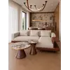 Widok z tyłu sofy luksusowej NAPOLEONE. Ekspozycja w salonie od Primavera Home.