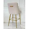 Detal materiału hokeru glamour PALOMA, ukazujący jego wysoką jakość i luksusowy styl. Ekspozycja w salonie Primavera Home.