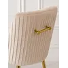 Widok z tyłu hokeru glamour PALOMA, pokazujący jego unikalny design. Ekspozycja w showroomie Primavera Home.