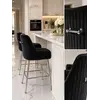 Zbliżenie na detale hokeru glamour w tkaninie velvet czarny srebrny PALOMA. Wysoka jakość wykończenia. Ekspozycja w salonie od Primavera Home.