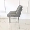 Widok od tyłu na Półhoker Srebrny Glamour, podkreślający jego nowoczesny design. Meble na zamówienie od Primavera Home.