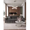 Sofa LONDON Nowoczesna w ujęciu z przodu. Oświetlenie na zamówienie od Primavera Home.