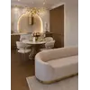 Widok kontowy sofy Beżowej Glamour Aksamitnej FLORENCE Złote Nogi, podkreślający jej wyjątkowy design od Primavera Home.