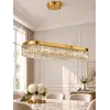 Szczegółowe ujęcie kryształowego elementu lampy. Żyrandol Diamond Złoty 100 cm – Owalna Lampa Kryształowa od Primavera Home.