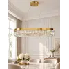 Lampa w wyjątkowej ekspozycji w nowoczesnym wnętrzu. Żyrandol Diamond Złoty 100 cm – Owalna Lampa Kryształowa od Primavera Home.