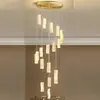 Cały zestaw produktów z Żyrandolem Kryształowym Złotym Crystal Long w aranżacji. Ekspozycja w salonie od Primavera Home.