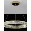 Zbliżenie na detal konstrukcji Żyrandola Kryształowego Złotego Ring Nowoczesnego CRYSTAL, jakościowy produkt od Primavera Home.