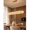 Zestaw z żyrandolem nowoczesnym złotym Crystal, stanowiącym centralny element dekoracyjny od Primavera Home.