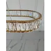 Żyrandol nowoczesny złoty Crystal w dziennym świetle, podkreślający jego stylistykę od Primavera Home.