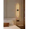 Zbliżenie na detal wykończenia kinkietu, ujawniające jego jakość i styl. Zestaw od Primavera Home.