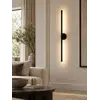 Perspektywa na kinkiet w stylowym wnętrzu, łączącym nowoczesność z klasyką. Oferta od Primavera Home.