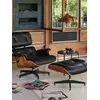 Fotel Lounge z Podnóżkiem w module z boku. Ekspozycja w salonie od Primavera Home.
