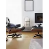 Fotel Lounge z Podnóżkiem w czarnej ekoskórze w perspektywie ukośnej. Meble na zamówienie od Primavera Home.