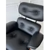 Fotel Lounge z Podnóżkiem z bliska przy podnóżku. Detal wykończenia od Primavera Home.